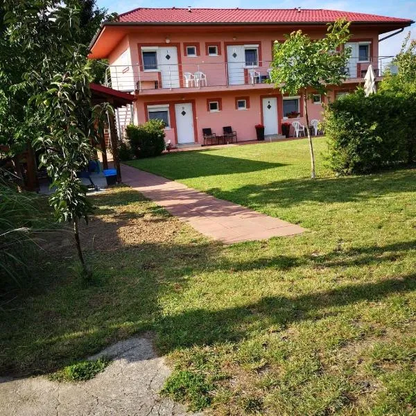 Apartmany-Anna，位于Šurany的酒店