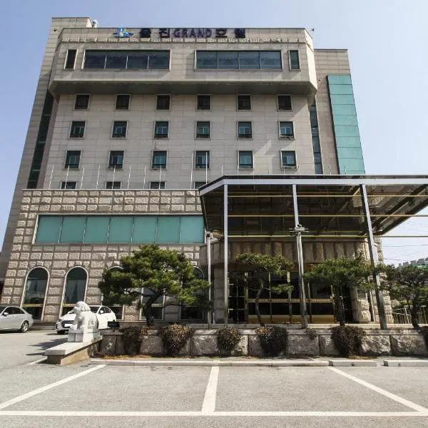 Uljin Grand Hotel，位于蔚珍郡的酒店
