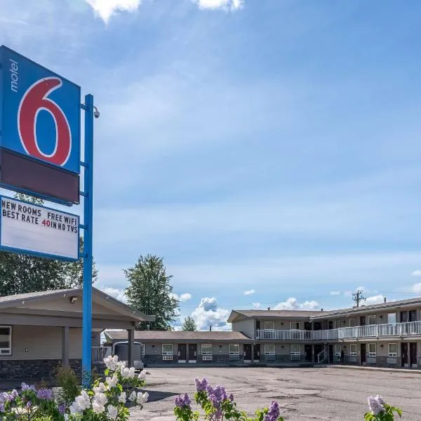 Motel 6-Fort Nelson, BC，位于纳尔逊堡的酒店