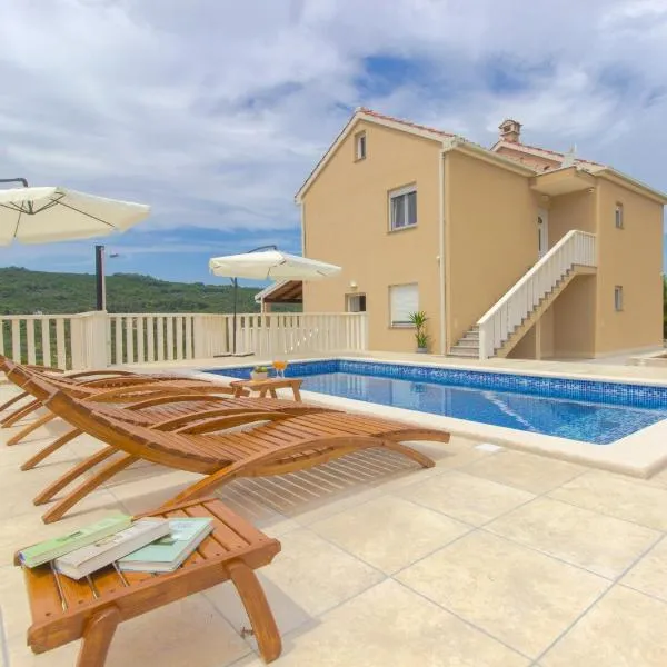 Paradise，位于布里尼的酒店