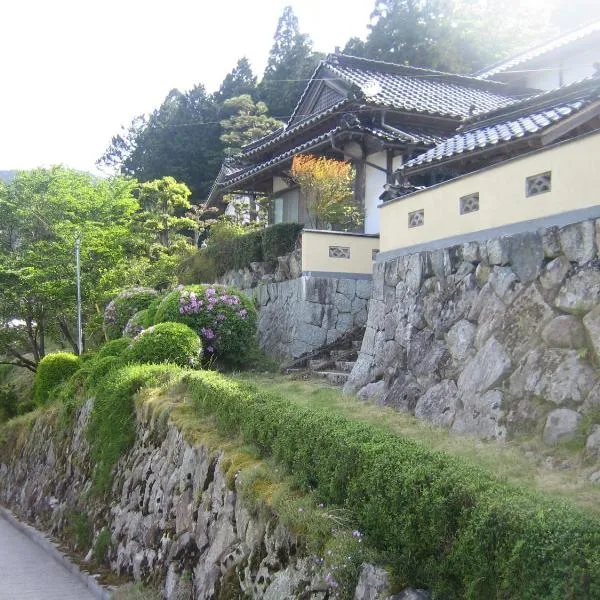Japanese Style Inn Dohzen Miwa，位于Shimo-azae的酒店
