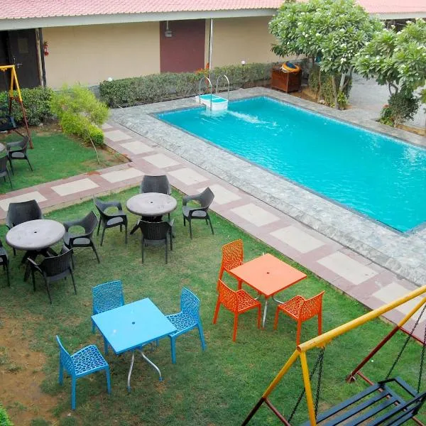 JPS Resort with Swimming Pool Near IMT Manesar,位于古尔冈的酒店