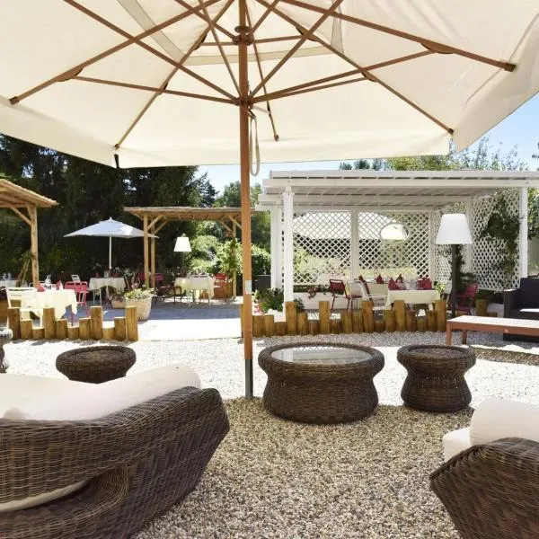 Logis Hôtel-Restaurant Le Relais，位于Châteauneuf-de-Galaure的酒店