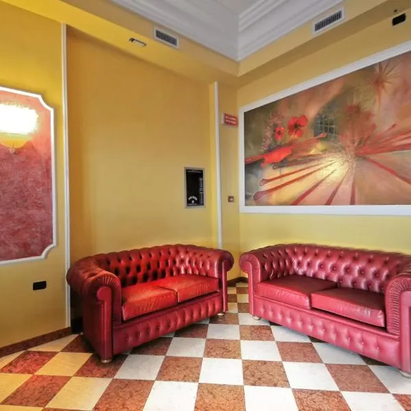 Hotel Tito Serrano'，位于梅利托迪波尔托萨尔沃的酒店