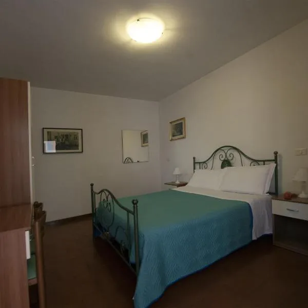 阿西娜酒店，位于Bazzano di Spoleto的酒店