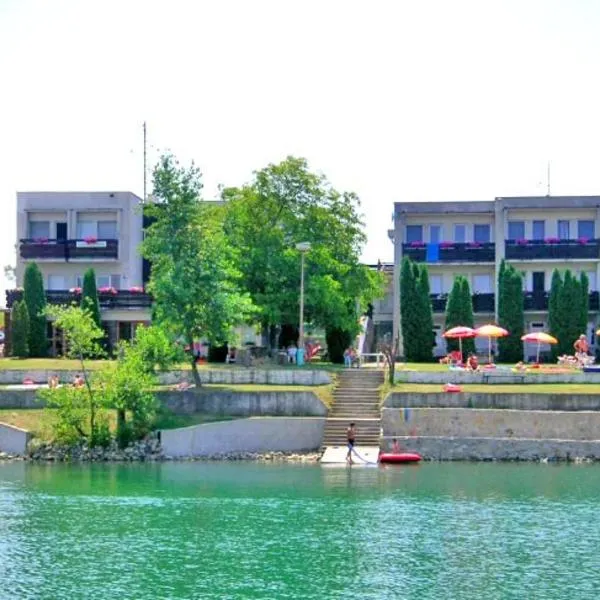 Hotel Fortuna，位于塞内奇的酒店