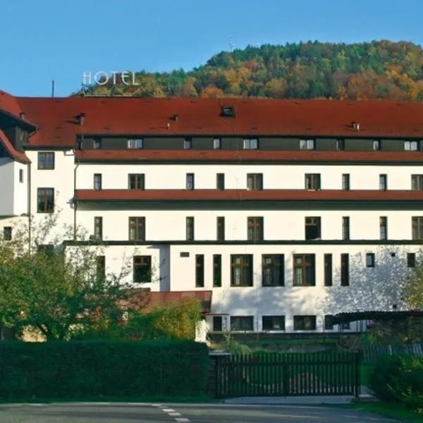 斯卡拉酒店，位于Karlovice的酒店