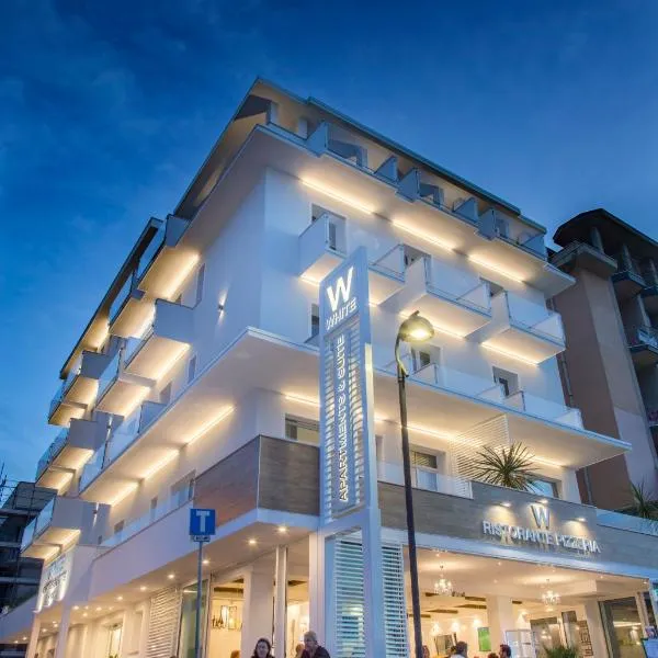 White Suite & Apartments，位于圣毛罗马尔的酒店