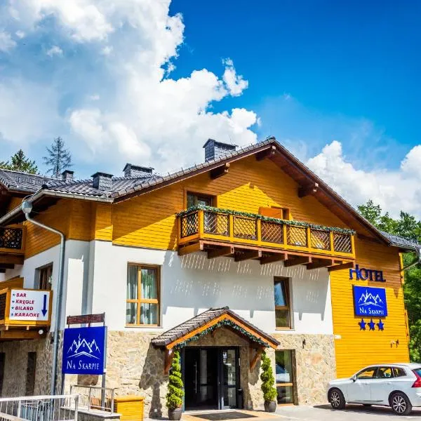 Hotel Na Skarpie，位于斯克拉斯卡波伦巴的酒店