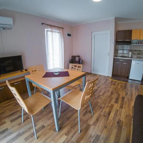 Apartmani "STEFANOVIĆ"，位于Vrmdža的酒店