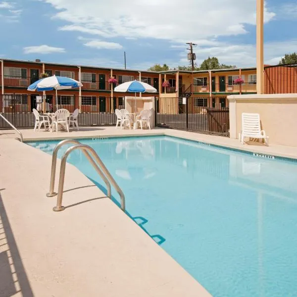 Americas Best Value Inn - Pendleton，位于彭德尔顿的酒店