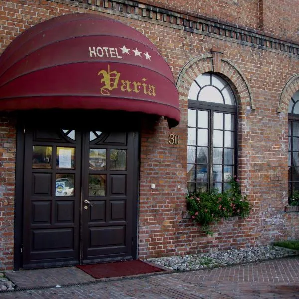 Hotel Restauracja Varia，位于Wielki Łęck的酒店