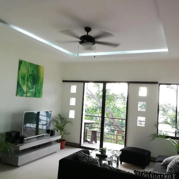 Oceanside 2 bedroom house, 100Mbps WiFi，位于邦劳的酒店