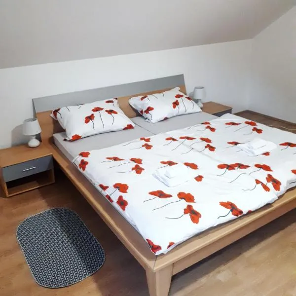 Apartman Lena，位于Tušilović的酒店