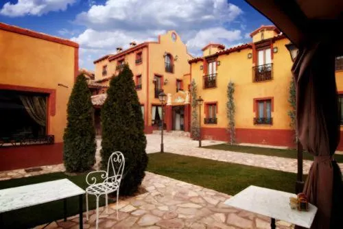 纳瓦雷特一角酒店，位于Villanueva del Rebollar de la Sierra的酒店
