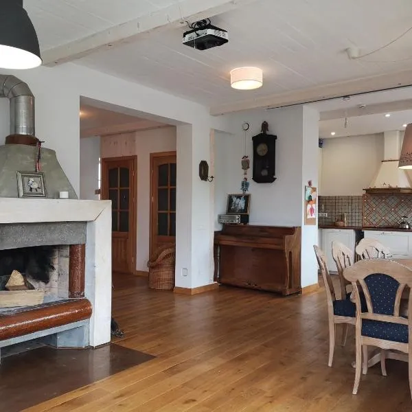 9 min from Palanga! luxury house on the river and sauna，位于克雷廷加的酒店