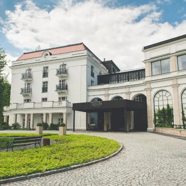 Hotel SPA Dr Irena Eris Polanica Zdrój，位于波兰尼卡-兹德鲁伊的酒店