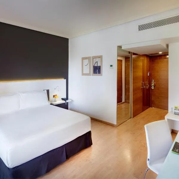 苏尔巴然斯考特大酒店，位于Talavera la Real的酒店