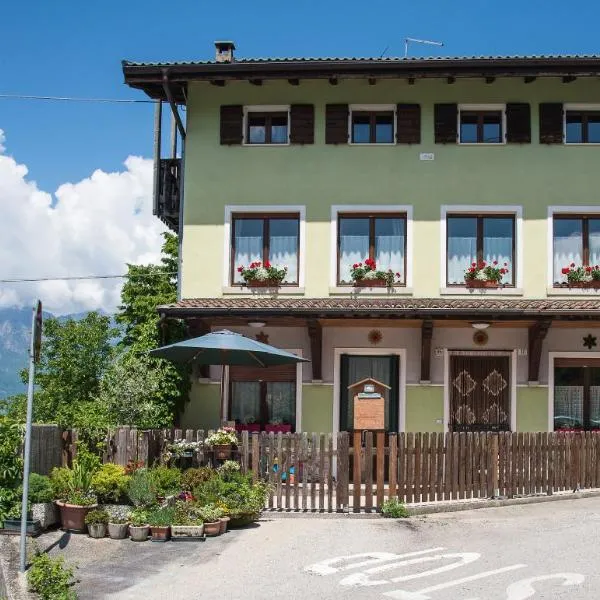 Casa Verde Belluno，位于Anzù的酒店