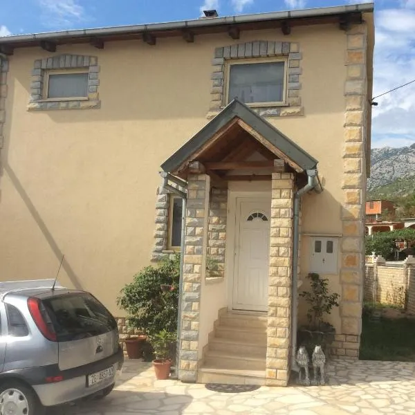 Apartman Nadia，位于Štirovača的酒店