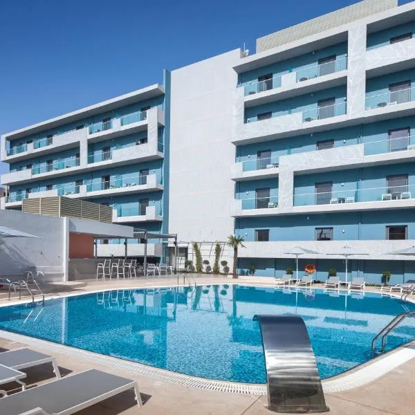 Blue Lagoon City Hotel，位于Agios Fokas的酒店