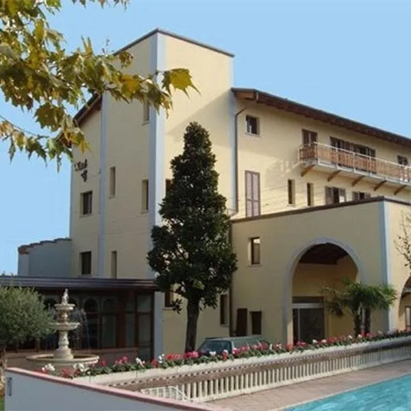 Hotel Magnolia，位于Fenili Patrignani的酒店