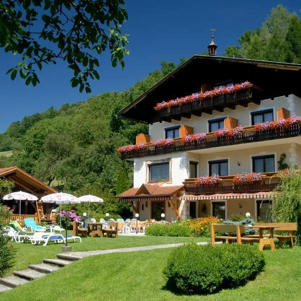 Pension Karlsdorfer Hof，位于Gendorf的酒店