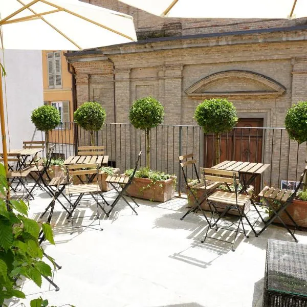 La Canonica - charming self-catering apartments in Nizza Monferrato，位于蒙巴鲁佐的酒店