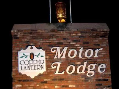 Copper Lantern Motor Lodge，位于Ware的酒店