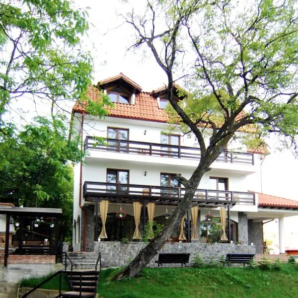 科马尔尼克莫萨酒店，位于科马尔尼克的酒店