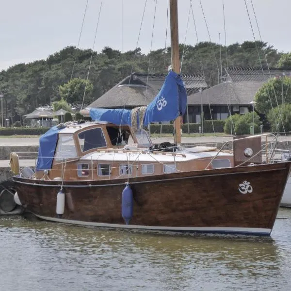 "OM" Yacht，位于奈达的酒店