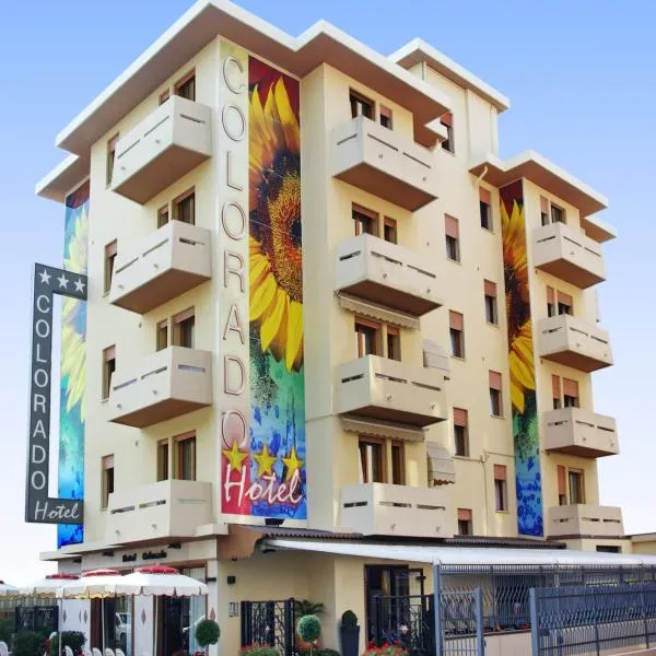 Hotel Colorado，位于索托马里纳的酒店