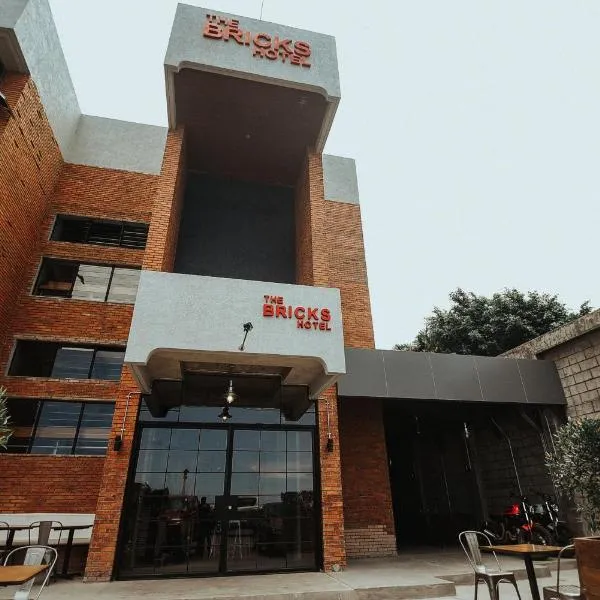 砖头酒店，位于Bantinguil的酒店