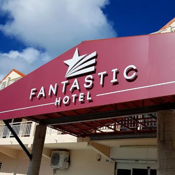Fantastic Hotel，位于Oyster Pond的酒店