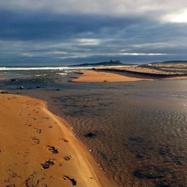 The Dunstanburgh Castle Hotel，位于Boulmer的酒店