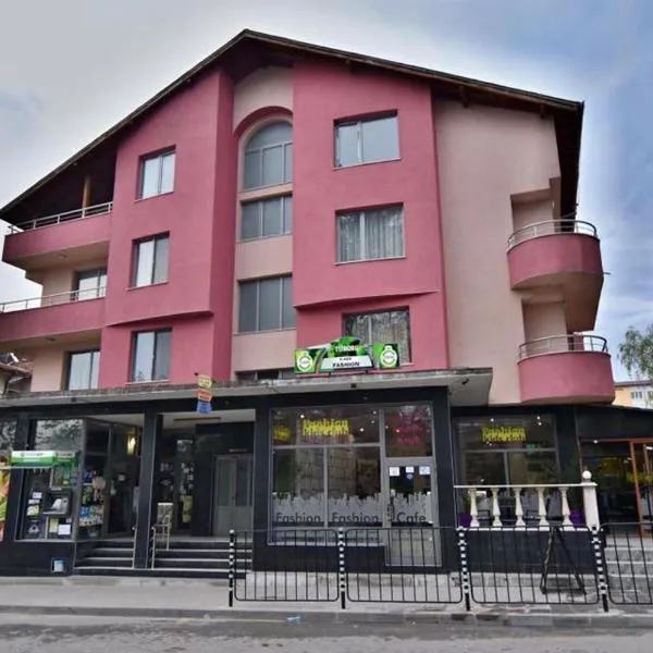 Family Hotel Neliya，位于西格伏沙尔克的酒店