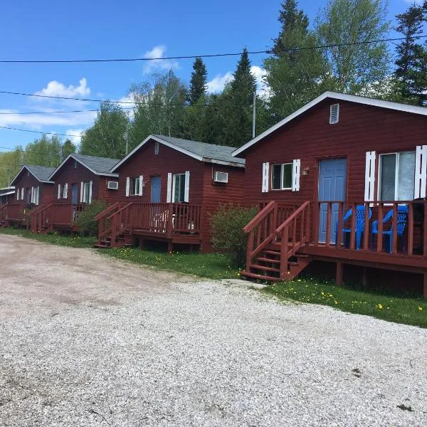 Lush's Cottages，位于Bonne Bay Pond的酒店