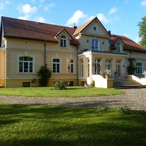 Exklusive Ferienwohnungen im Gutshaus Viezen，位于Bernitt的酒店