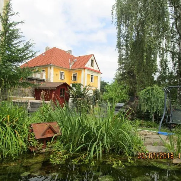 Fara Choustníkovo Hradiště，位于Bílá Třemešná的酒店