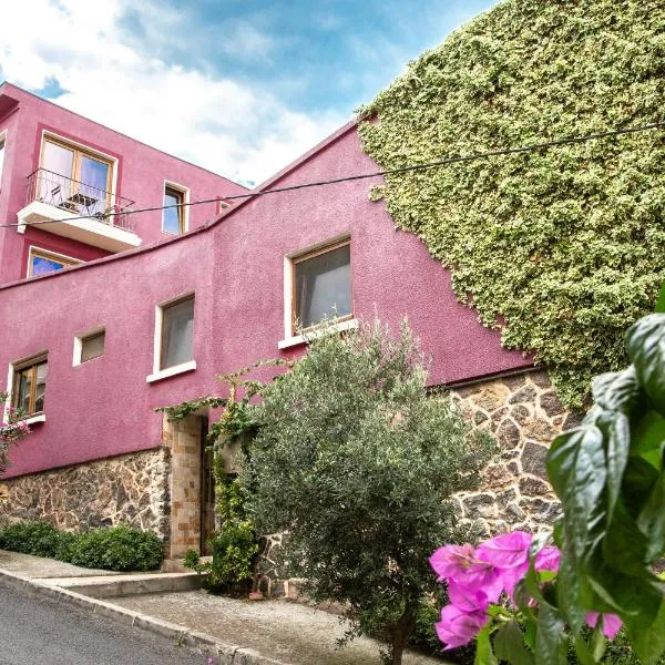 里索拉旅馆，位于雷贝里岛的酒店