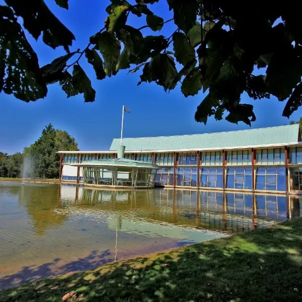 哈克湖畔酒店，位于Sainte-Colombe的酒店