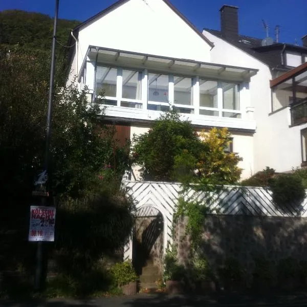 Ferienhaus Moselblick mit kostenfreien ÖPNV-Ticket，位于于尔齐希的酒店