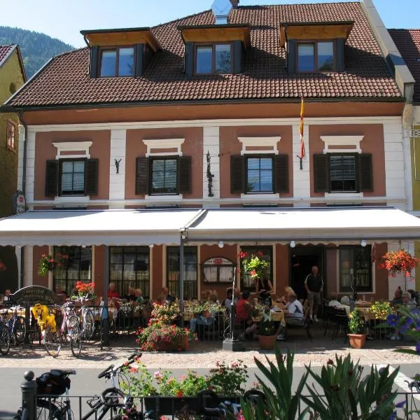 金马酒店，位于Mühldorf的酒店
