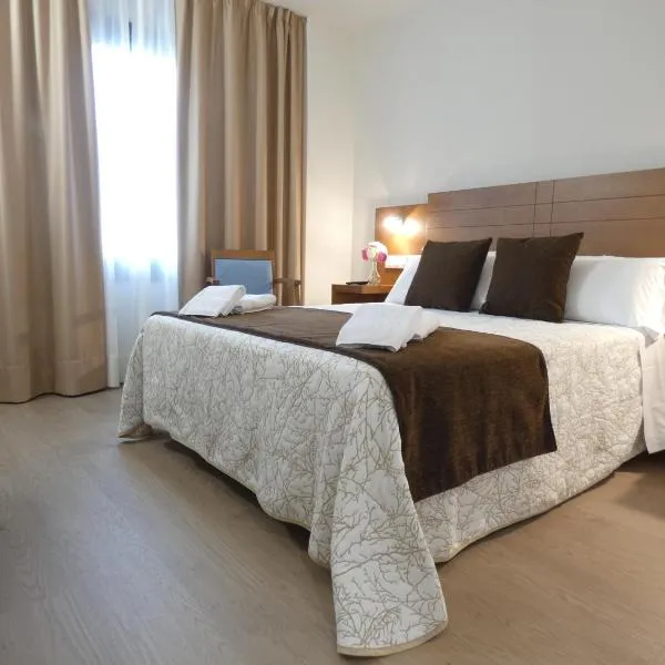 HOTEL ARZÚA，位于萨尔塞达的酒店