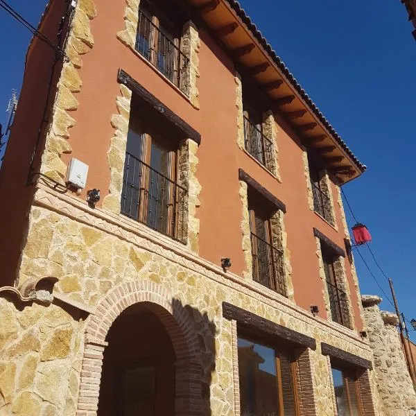 Hostal los Esquiladores，位于Santa Cruz de Nogueras的酒店