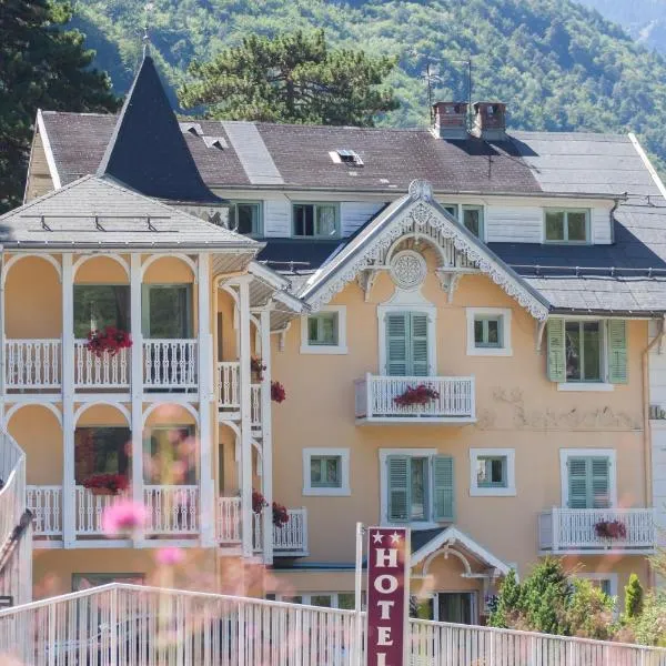 丽城小屋酒店，位于Villarly的酒店