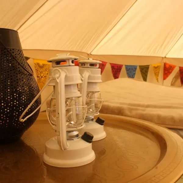 The Valley Bell Tents, Bring Your Own Bedding，位于安姆罗斯的酒店