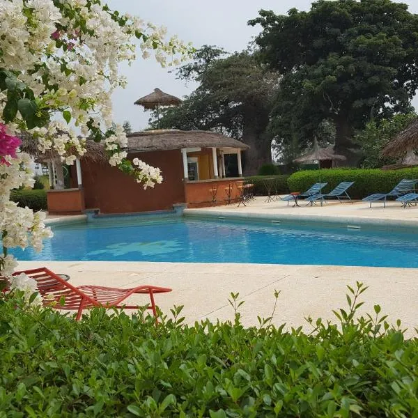 猴面包树日光酒店，位于Sindia的酒店