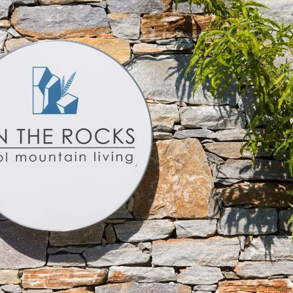 On The Rocks，位于Theologos的酒店