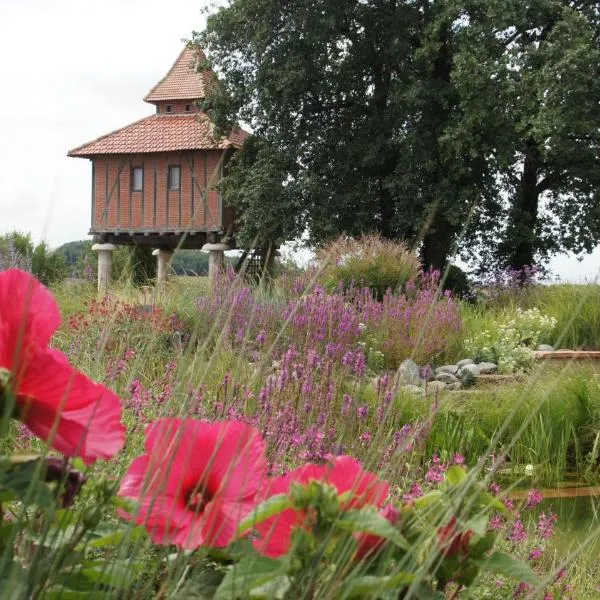 Chambre d'hôtes insolite dans un pigeonnier à 5 minutes de Marciac Gers，位于Courties的酒店